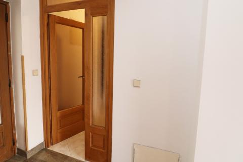 FUNTANA- kuća s poslovnim prostorom i 4 stambene jedinice