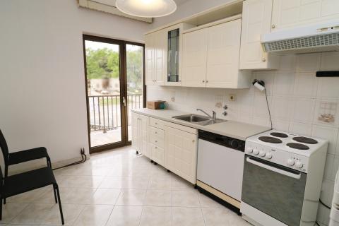 FUNTANA- kuća s poslovnim prostorom i 4 stambene jedinice