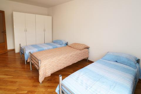 FUNTANA- kuća s poslovnim prostorom i 4 stambene jedinice