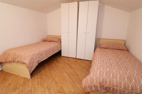 FUNTANA- kuća s poslovnim prostorom i 4 stambene jedinice