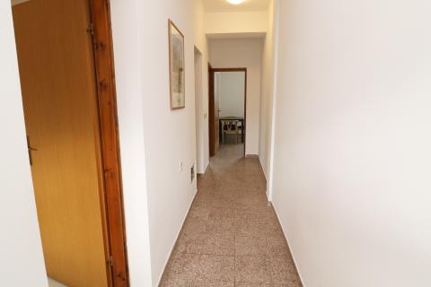 FUNTANA- kuća s poslovnim prostorom i 4 stambene jedinice