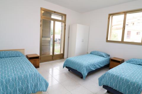 FUNTANA- kuća s poslovnim prostorom i 4 stambene jedinice