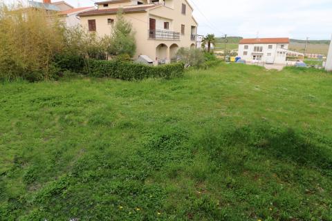 FUNTANA- kuća s poslovnim prostorom i 4 stambene jedinice