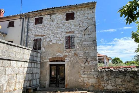 Poreč - okolica, 2 autohtone kamene kuće sa pogledom na more i kombinacijom građevinskog i poljoprivrednog zemljišta