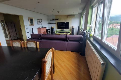 Zagreb, Kustošija - četverosoban stan s parkingom i pogledom