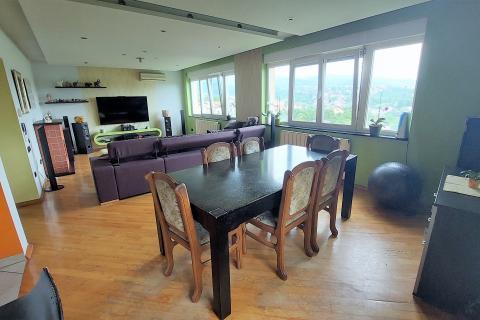 Zagreb, Kustošija - četverosoban stan s parkingom i pogledom