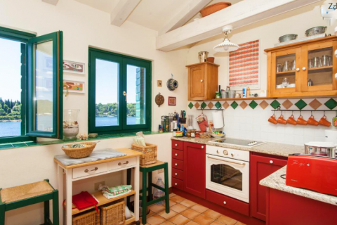 Rovinj,rustikalna kuća na moru-120m2