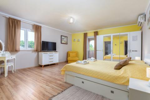 ISTRA, Loborika, prostrana kuća sa puno sadržaja