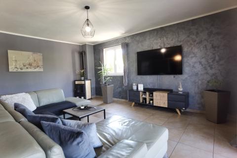 ISTRA, Loborika, prostrana kuća sa puno sadržaja