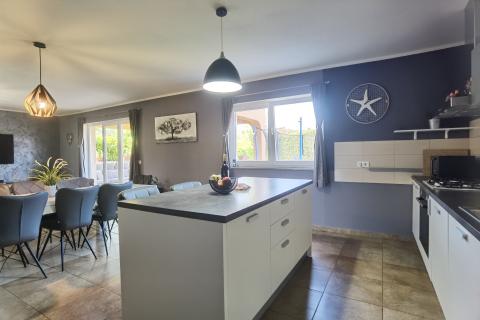 ISTRA, Loborika, prostrana kuća sa puno sadržaja