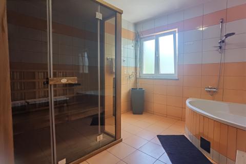 ISTRA, Loborika, prostrana kuća sa puno sadržaja