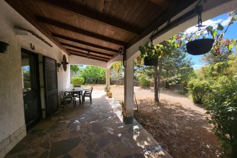 Otok Krk, Dobrinj, samostojeća kuća 3S+DB, 100 m2 