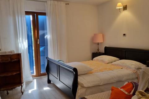 Labin, Autohtona dvojna kuća, površine 279m2 sa bazenom