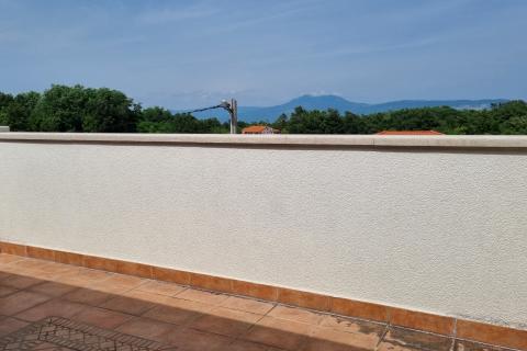 Labin, Autohtona dvojna kuća, površine 279m2 sa bazenom