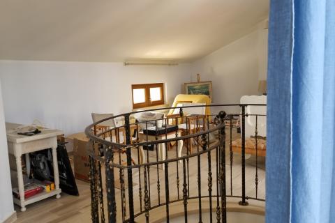 Labin, Autohtona dvojna kuća, površine 279m2 sa bazenom