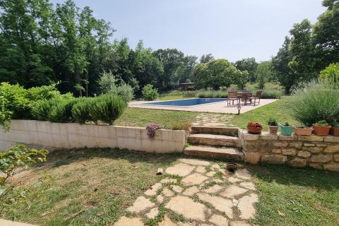 Labin, Autohtona dvojna kuća, površine 279m2 sa bazenom