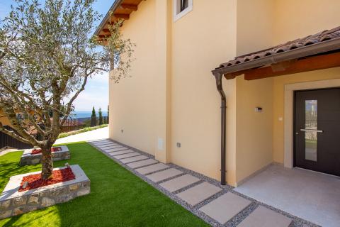 OPATIJA, - Vila 2. red do mora