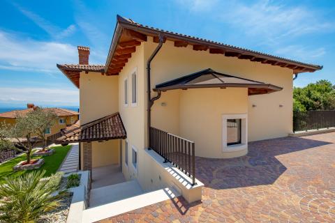 OPATIJA, - Vila 2. red do mora