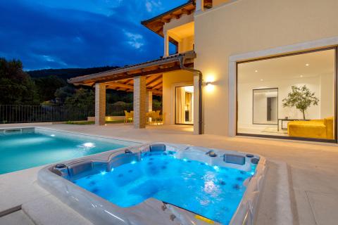 OPATIJA, - Vila 2. red do mora