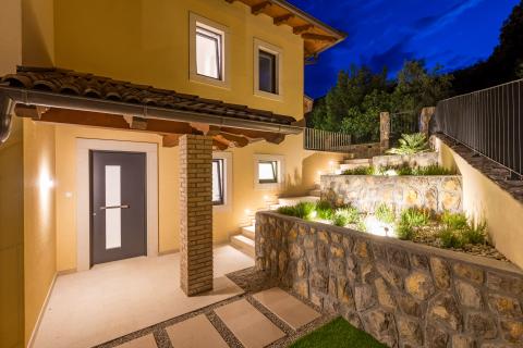 OPATIJA, - Vila 2. red do mora