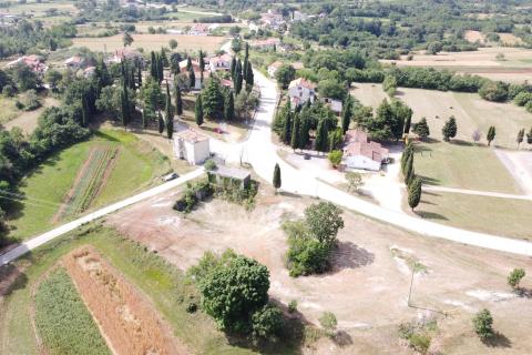 ISTRIA, ŽMINJ - Building plot 3640 m2 with building 57 m2