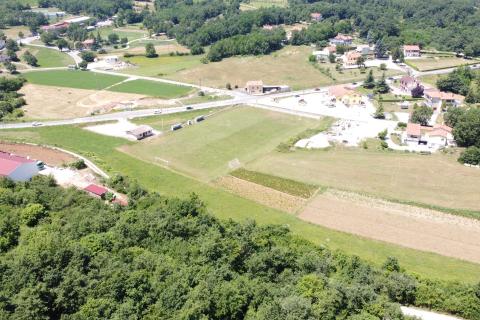 ISTRA, TRVIŽ - Građevinsko zemljište 2383 m2, moguća parcelacija.