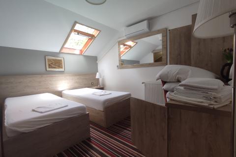 Plitvička jezera, dvije kuće sa uhodanim turističkim najmom, SNIŽENA CIJENA