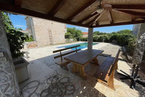 Krk, Gabonjin, authentisches Steinhaus mit Swimmingpool, 150 m2