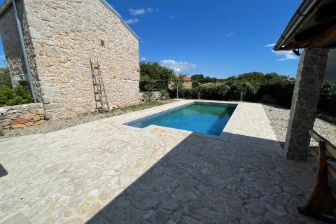 Krk, Gabonjin, authentisches Steinhaus mit Swimmingpool, 150 m2