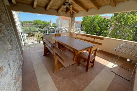 Krk, Gabonjin, authentisches Steinhaus mit Swimmingpool, 150 m2