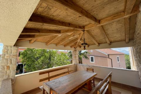 Krk, Gabonjin, authentisches Steinhaus mit Swimmingpool, 150 m2