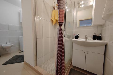 OTOK KRK,NJIVICE - apartman na prodaju 250 metara do mora i plaže