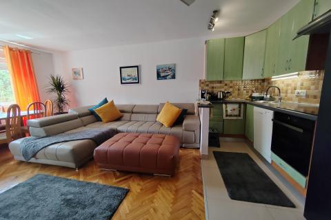 OTOK KRK,NJIVICE - apartman na prodaju 250 metara do mora i plaže