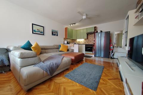 OTOK KRK,NJIVICE - apartman na prodaju 250 metara do mora i plaže