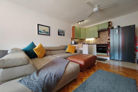 OTOK KRK,NJIVICE - apartman na prodaju 250 metara do mora i plaže