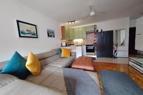 OTOK KRK,NJIVICE - apartman na prodaju 250 metara do mora i plaže