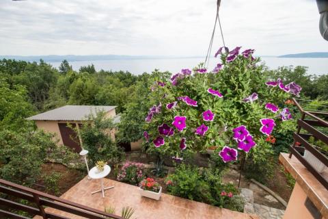 OPATIJA, MEDVEJA- stan s balkonom, parkingom, pogledom na more