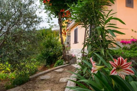 OPATIJA, MEDVEJA- stan s balkonom, parkingom, pogledom na more