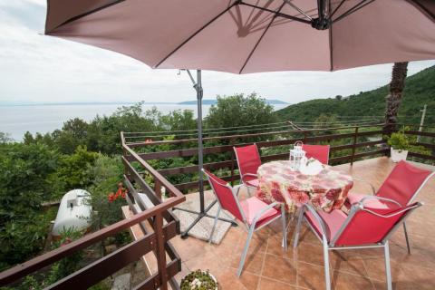 OPATIJA, MEDVEJA- stan s balkonom, parkingom, pogledom na more