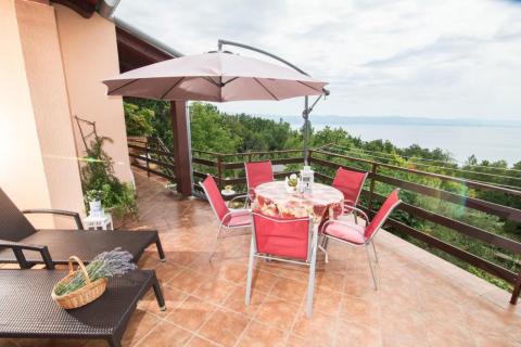 OPATIJA, MEDVEJA- stan s balkonom, parkingom, pogledom na more