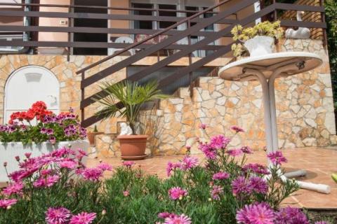 OPATIJA, MEDVEJA- stan s balkonom, parkingom, pogledom na more