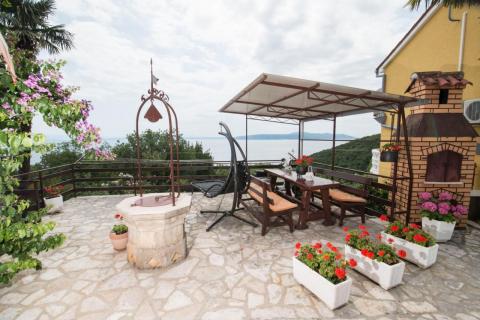 OPATIJA, MEDVEJA- stan s balkonom, parkingom, pogledom na more