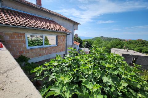 Viškovo, Marinići - kuća s 5 stanova, potencijal za Investitore