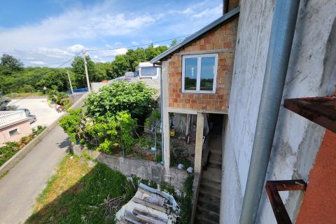 Viškovo, Marinići - kuća s 5 stanova, potencijal za Investitore