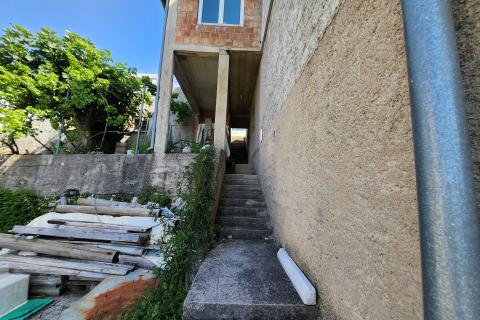 Viškovo, Marinići - kuća s 5 stanova, potencijal za Investitore