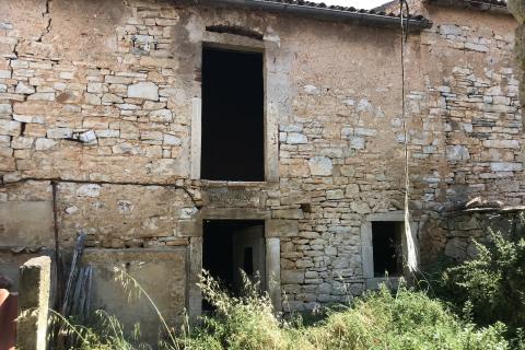 Istra,Vodnjan,stara kuća sa štalom u centru