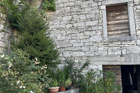 Pazin, okolica, lijepa kamena kuća sa predivnim pogledom na prirodu                                                                                                                                                                                            