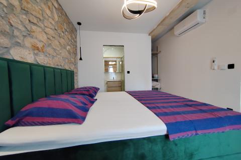 OTOK KRK,DOBRINJ -moderno  kamena villa sa bazenom