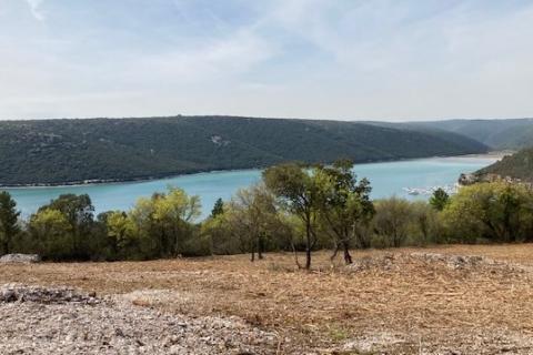 ISTRA, TRGET - građevinsko zemljište pogled more