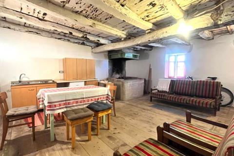 Istra-Karojba, autohtona useljiva  kuća u nizu